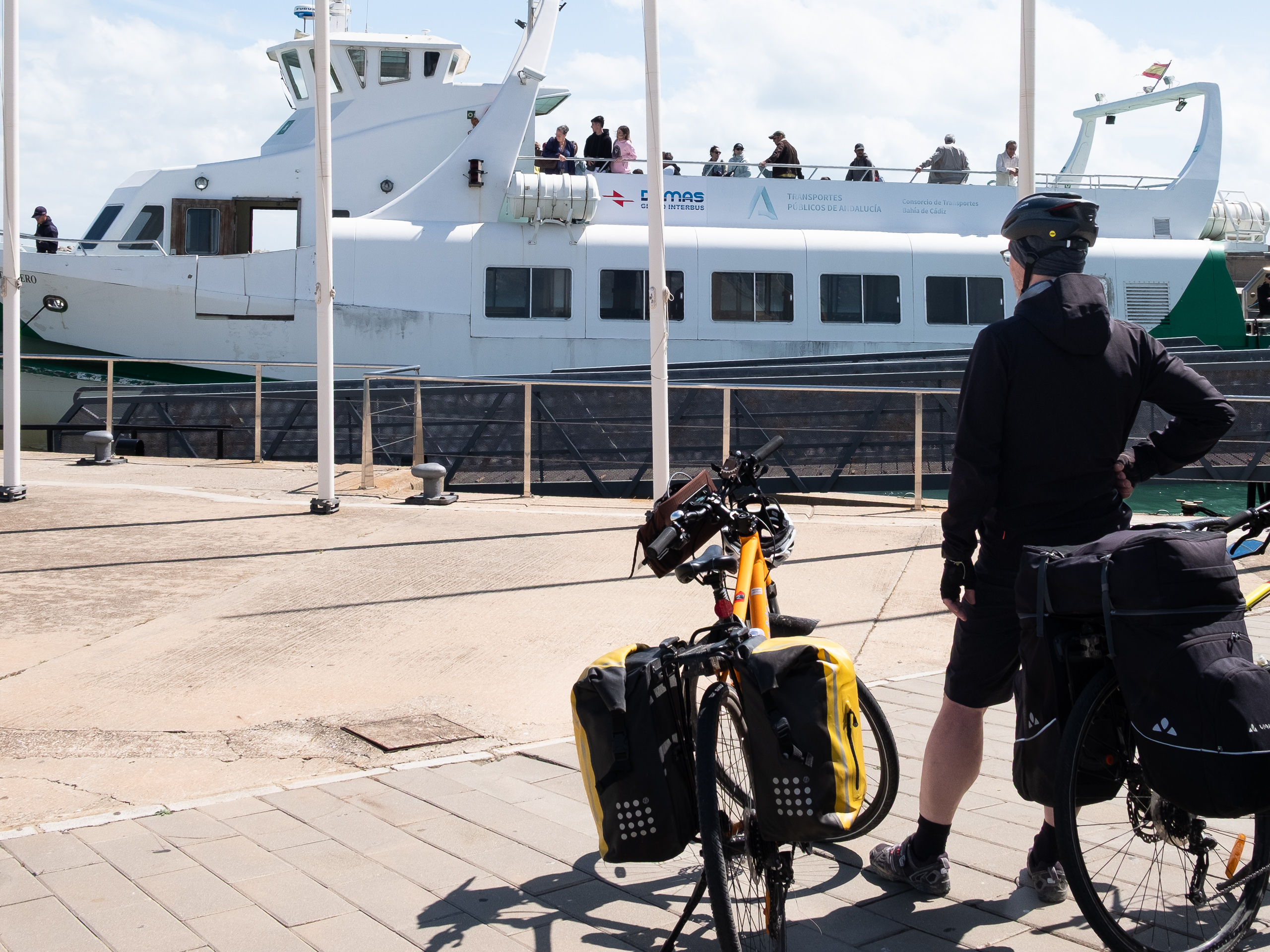 Die Fähre wartet im Hafen – Aufbruch nach Cádiz